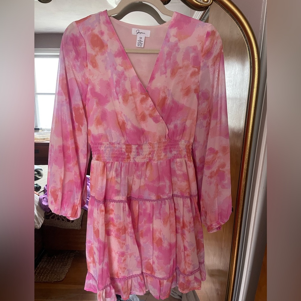 Size- M
Color- pink and orange tie-dye style